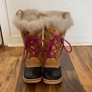 Sorel, Tofino, size 8, tan with pink accents